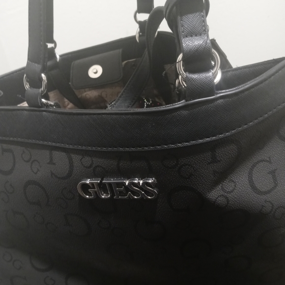 Guess purse - Picture 2 of 3